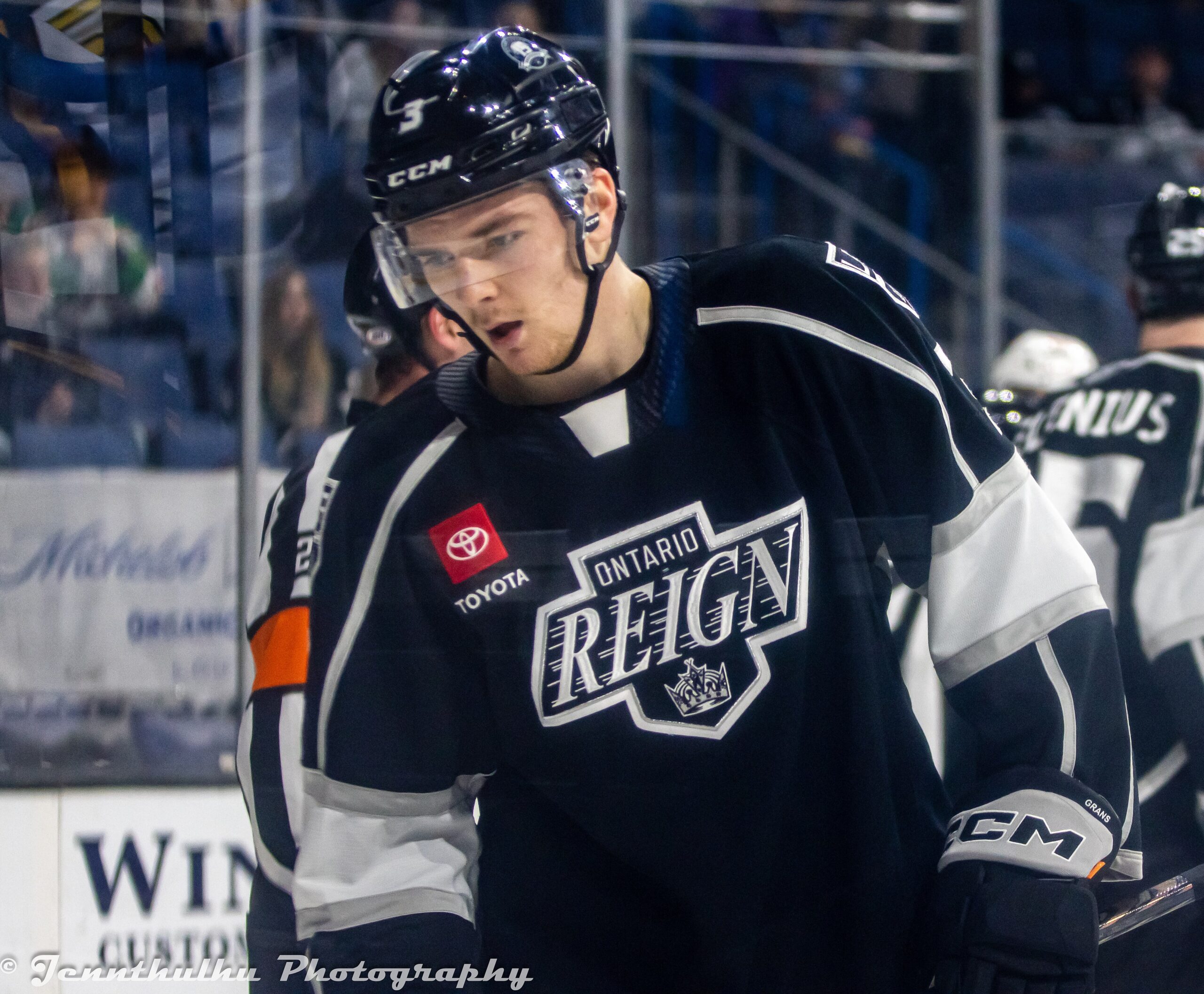 Helge Grans, back i Ontario Reign (AHL), under uppvärmningen inför matchen mot Calgary Stampede den 10 mars 2023.